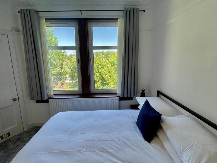 Large 2 Bed Near Glasgow Airport Paisley Ngoại thất bức ảnh