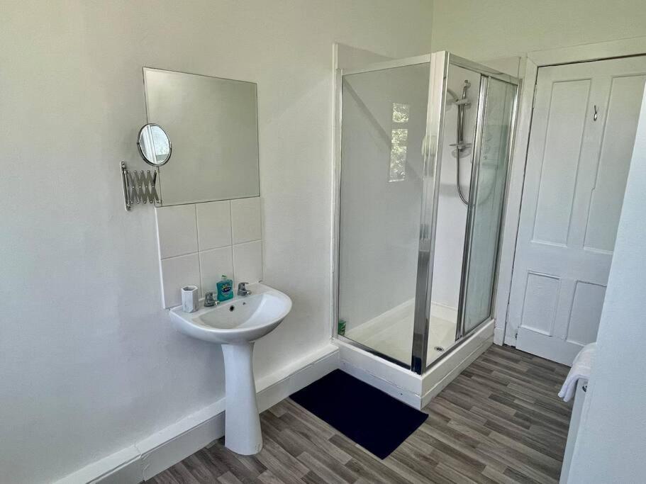 Large 2 Bed Near Glasgow Airport Paisley Ngoại thất bức ảnh